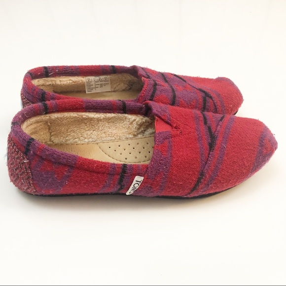 SOLD! Fall Aztec Toms with faux fur inside flats - Picture 4 of 8